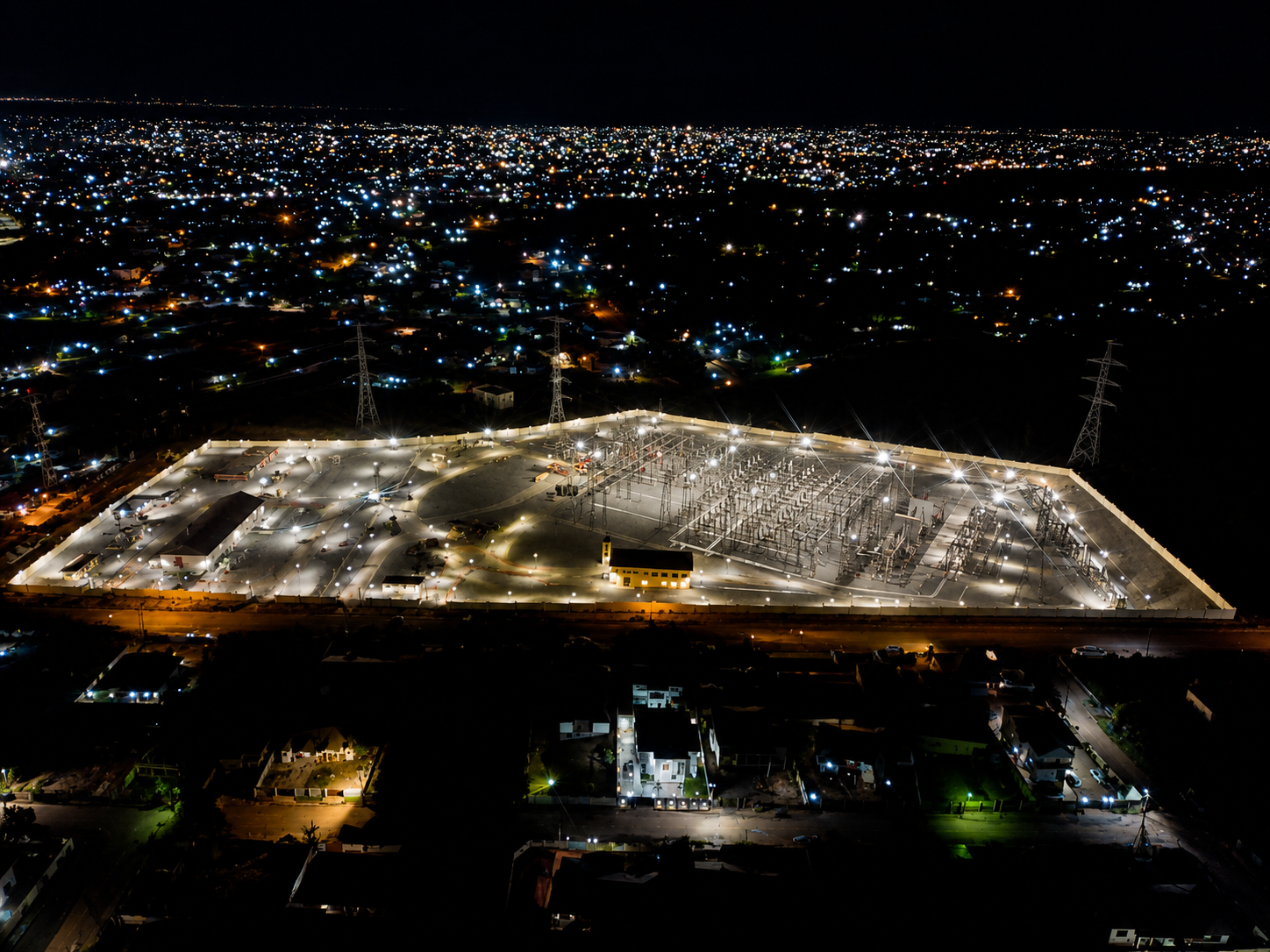 ILUMINACIÓN DE 12 SUBESTACIONES ELÉCTRICAS EN ÁFRICA OCCIDENTAL